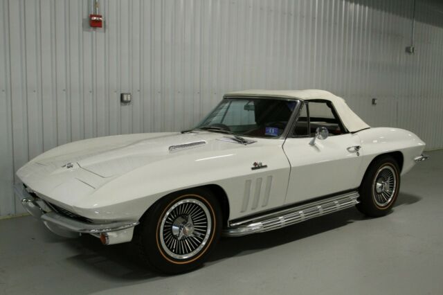 Chevrolet Corvette 1965 image number 32