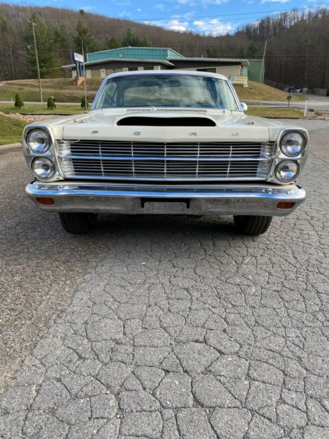 Ford Fairlane 1966 image number 29