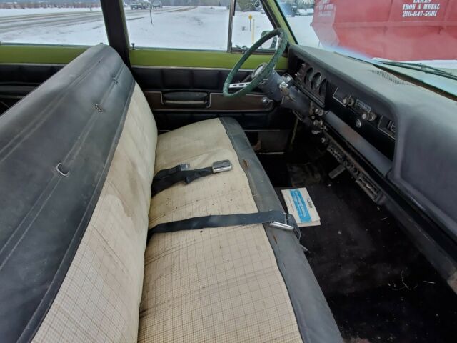 Jeep Wagoneer 1975 image number 24