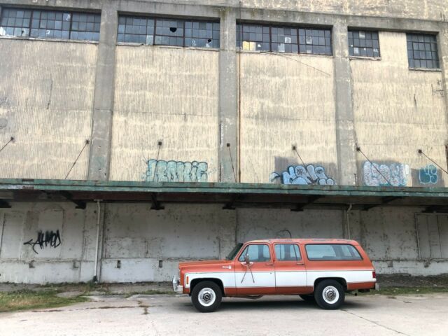 Chevrolet C20 Suburban 1975 image number 24