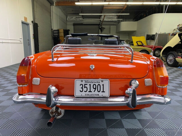 MG MGB 1973 image number 10