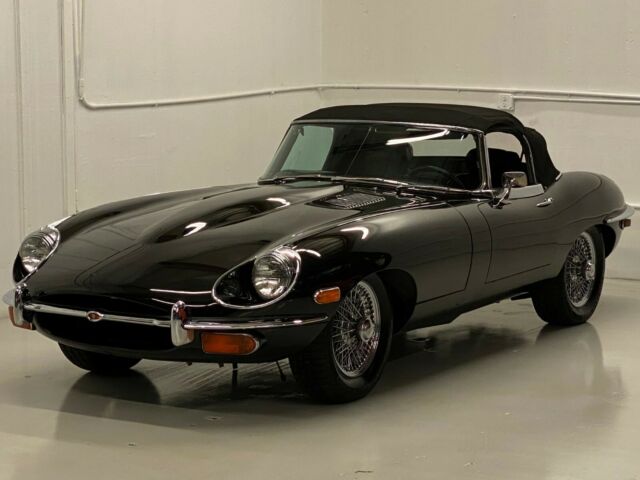 Jaguar E-Type 1970 image number 27