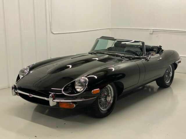 Jaguar E-Type 1970 image number 33