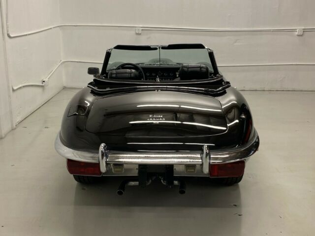 Jaguar E-Type 1970 image number 35