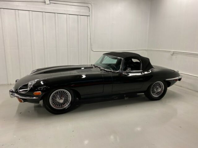 Jaguar E-Type 1970 image number 4