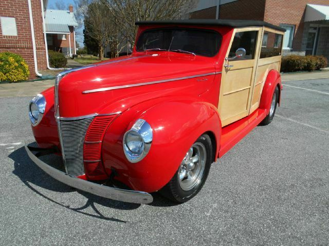 Ford Deluxe 1940 image number 2