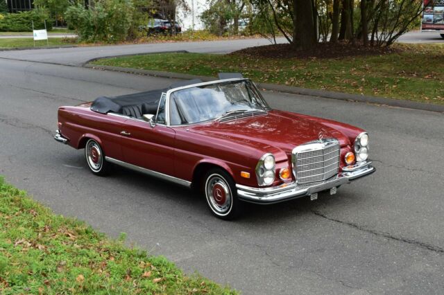 Mercedes-Benz 200-Series 1971 image number 0