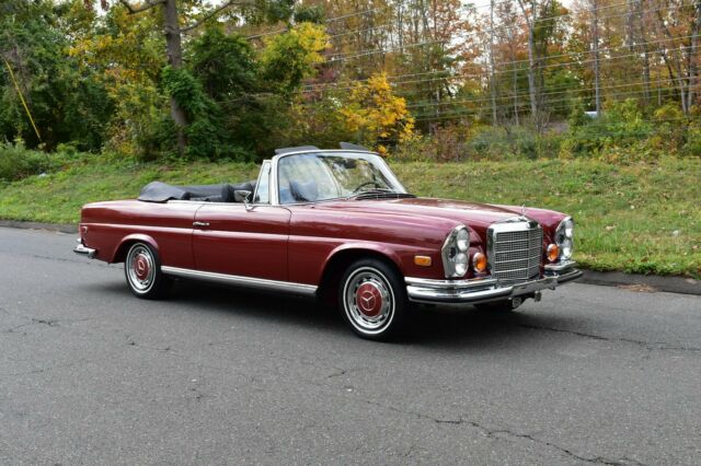 Mercedes-Benz 200-Series 1971 image number 1