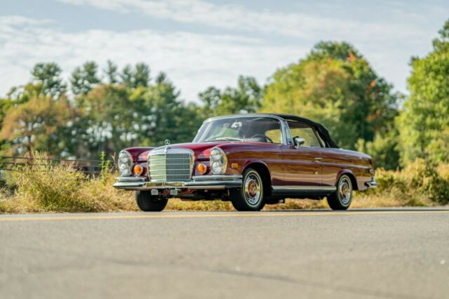 Mercedes-Benz 200-Series 1971 image number 22