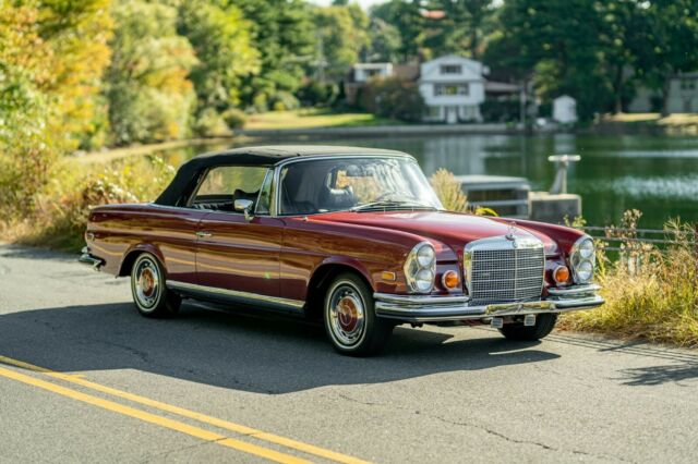 Mercedes-Benz 200-Series 1971 image number 23