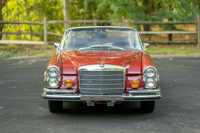 Mercedes-Benz 200-Series 1971 image number 30