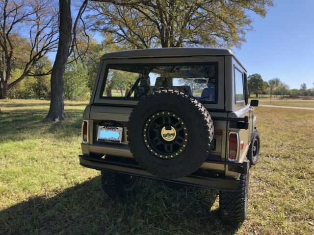 Ford Bronco 1972 image number 1