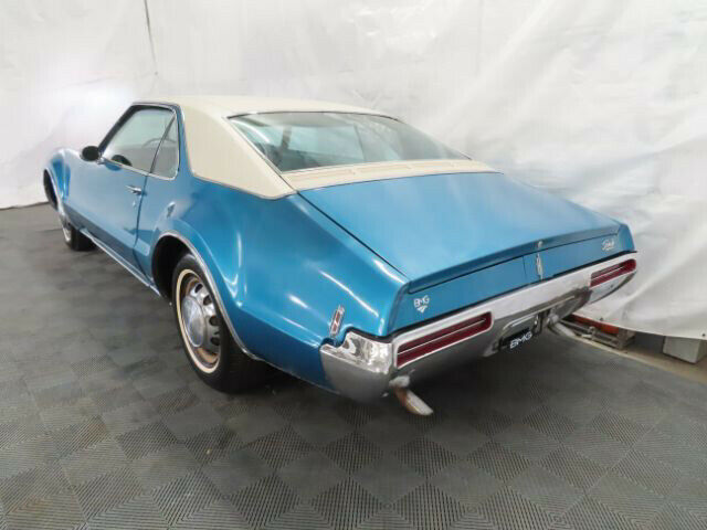 Oldsmobile Toronado 1968 image number 2