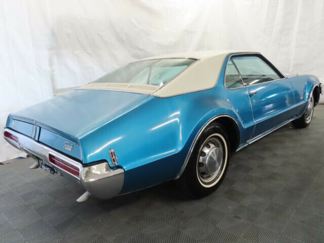 Oldsmobile Toronado 1968 image number 22