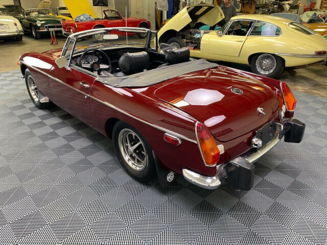 MG MGB 1974 image number 10