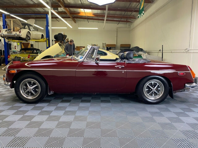 MG MGB 1974 image number 11