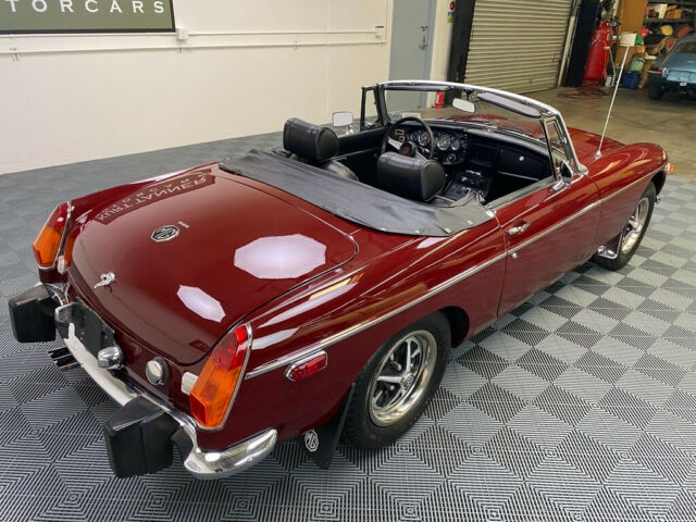 MG MGB 1974 image number 19