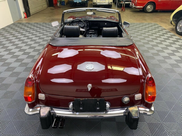 MG MGB 1974 image number 8