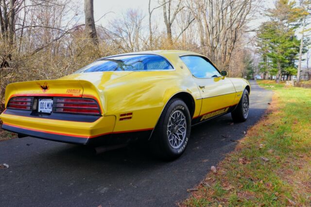 Pontiac Firebird 1977 image number 4