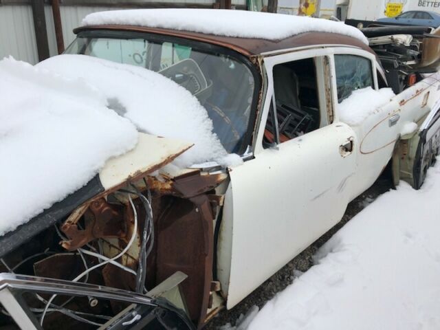 Chrysler Windsor 1957 image number 0