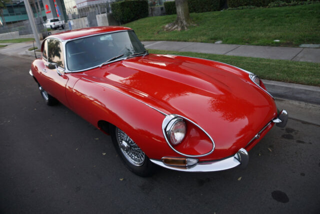 Jaguar E-Type 4.2L 6 cyl 2+2 5 spd manual Coupe 1968 image number 6