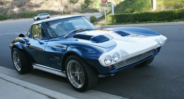 Chevrolet Corvette 1963 image number 17