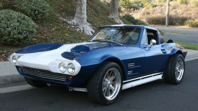 Chevrolet Corvette 1963 image number 23