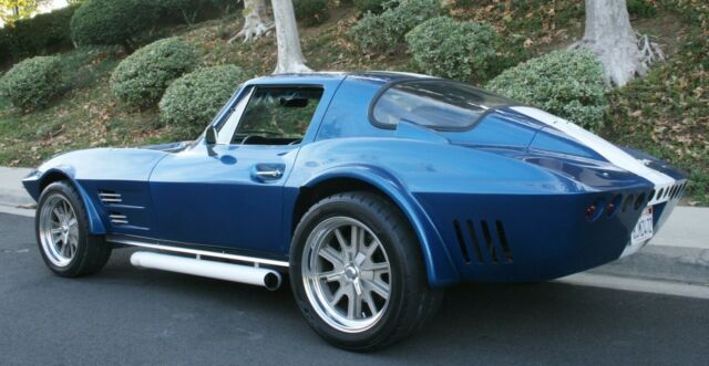 Chevrolet Corvette 1963 image number 24