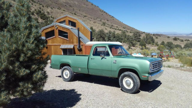 Dodge Power Wagon 1976 image number 0