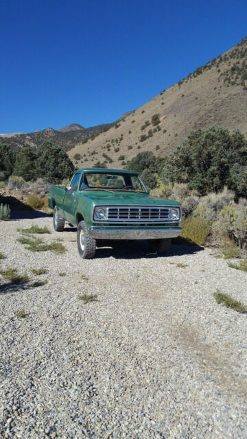 Dodge Power Wagon 1976 image number 2