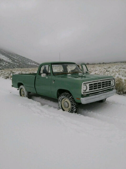 Dodge Power Wagon 1976 image number 4