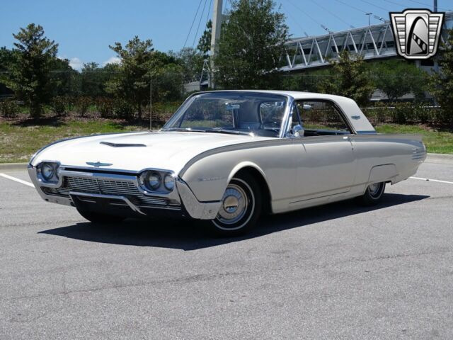 Ford Thunderbird 1961 image number 26