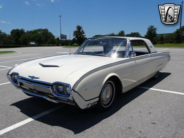 Ford Thunderbird 1961 image number 37