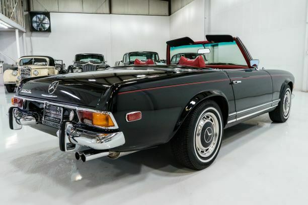 Mercedes-Benz 200-Series 1970 image number 10