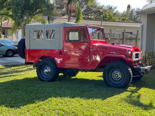 Toyota Land Cruiser 1971 image number 3