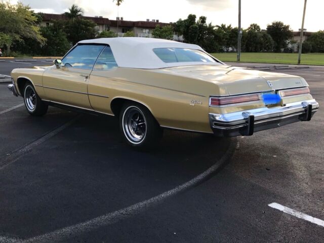 Buick LeSabre 1974 image number 2