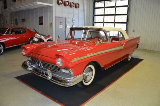 Ford Fairlane 1957 image number 25