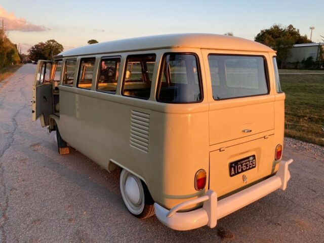 Volkswagen Bus 1975 image number 15