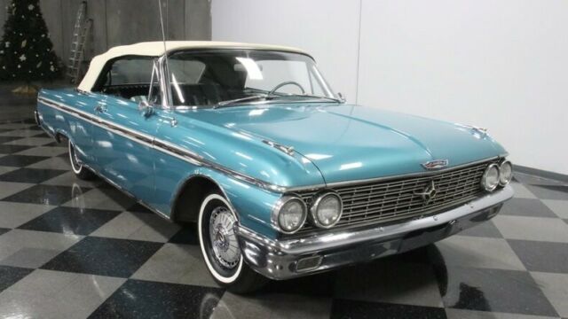 Ford Galaxie 1962 image number 17