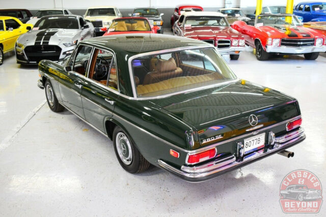 Mercedes-Benz 200-Series 1970 image number 20