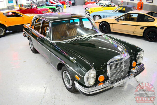 Mercedes-Benz 200-Series 1970 image number 26