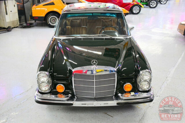 Mercedes-Benz 200-Series 1970 image number 28