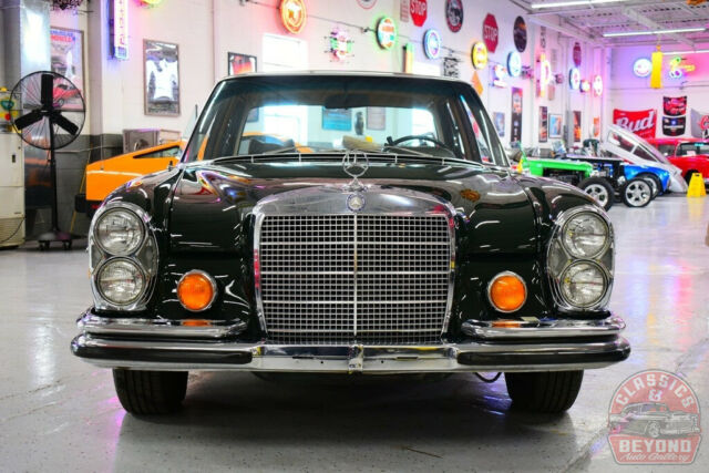 Mercedes-Benz 200-Series 1970 image number 29