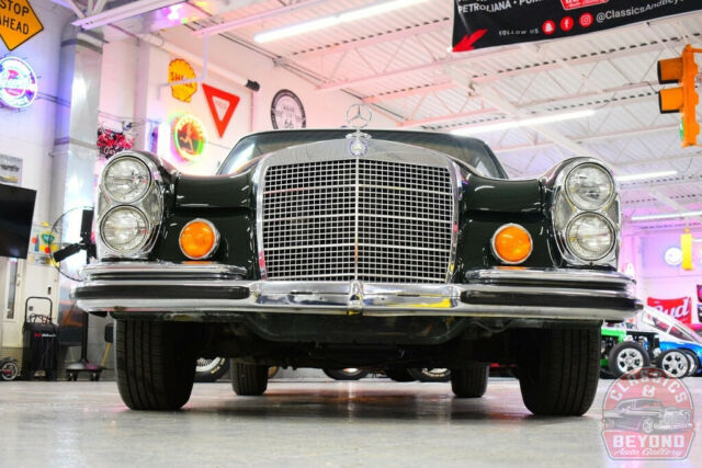 Mercedes-Benz 200-Series 1970 image number 6