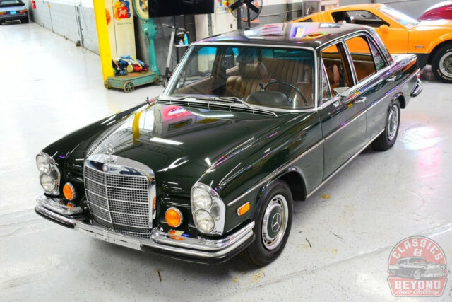 Mercedes-Benz 200-Series 1970 image number 7