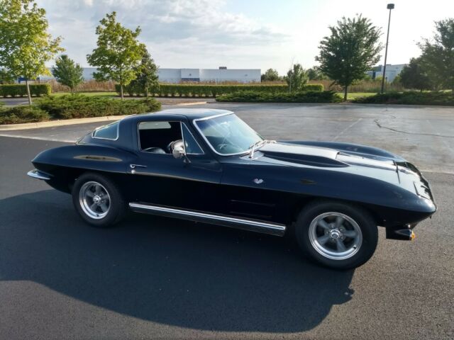 Chevrolet Corvette 1963 image number 29