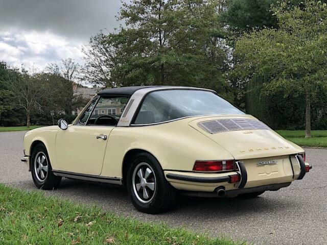 Porsche 911 1971 image number 32