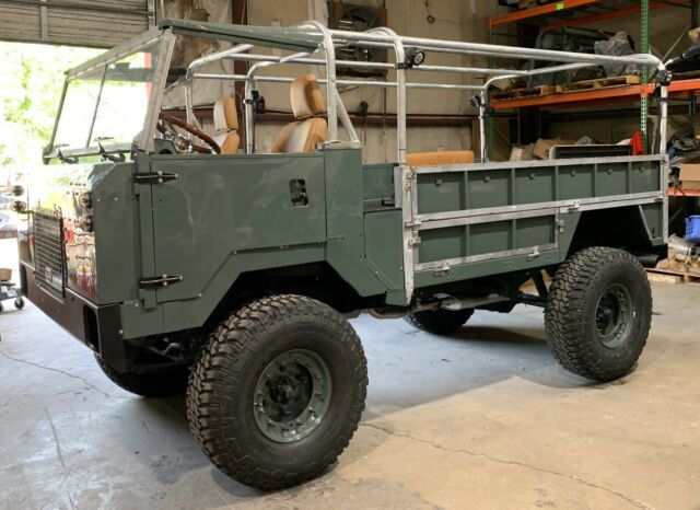 Land Rover Defender 1975 image number 28