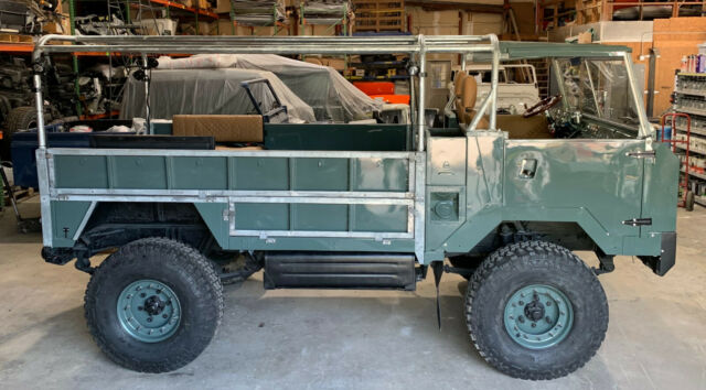 Land Rover Defender 1975 image number 33