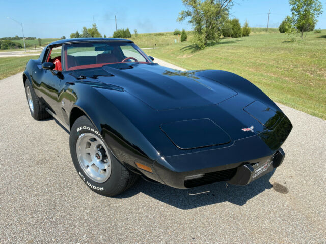 Chevrolet Corvette 1977 image number 2